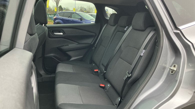 Nissan Qashqai 1.3 DiG-T MH N-Connecta 5dr Petrol Hatchback